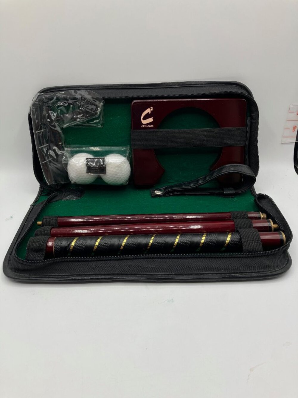 Executive Portable Golf Putting Set & Zippered Case Nice Condition
